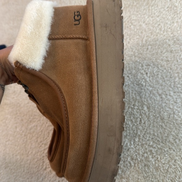 Ugg - Picture 7 of 10